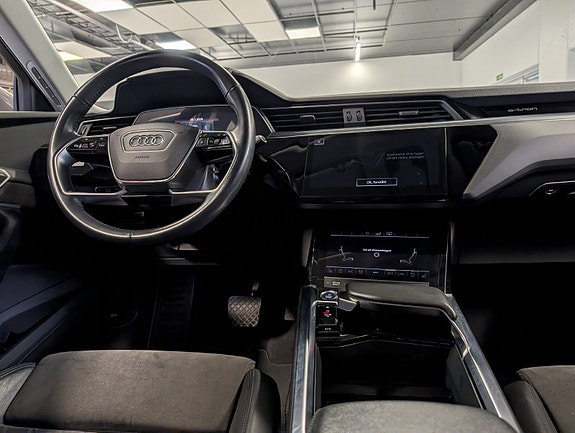 Audi e-tron 24 of 30