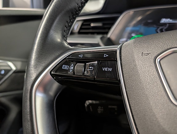 Audi e-tron 27 of 30