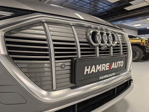 Audi e-tron 11 of 30