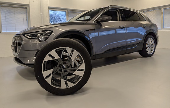 Audi e-tron 2 of 30