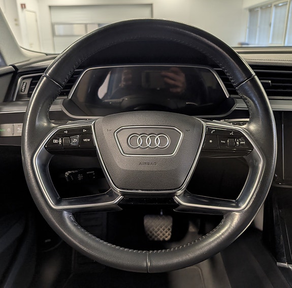 Audi e-tron 25 of 30