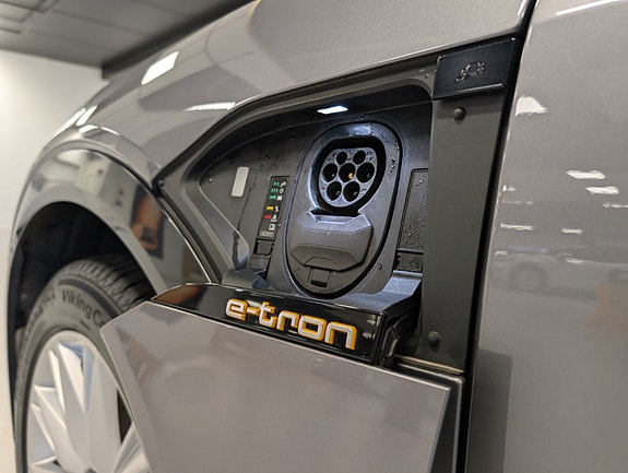 Audi e-tron 7 of 30