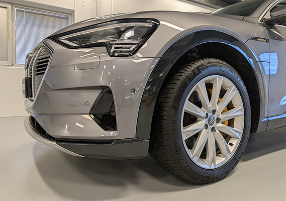 Audi e-tron 3 of 30