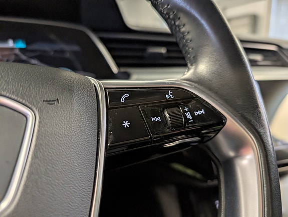 Audi e-tron 28 of 30