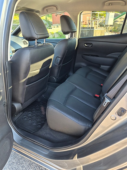 Nissan Leaf 13 of 22