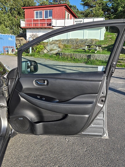 Nissan Leaf 5 of 22