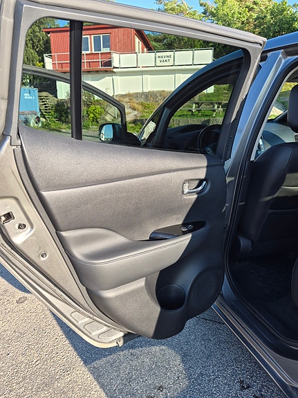 Nissan Leaf 18 of 22