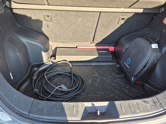 Nissan Leaf 10 of 22