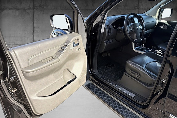 Nissan Pathfinder 8 of 15