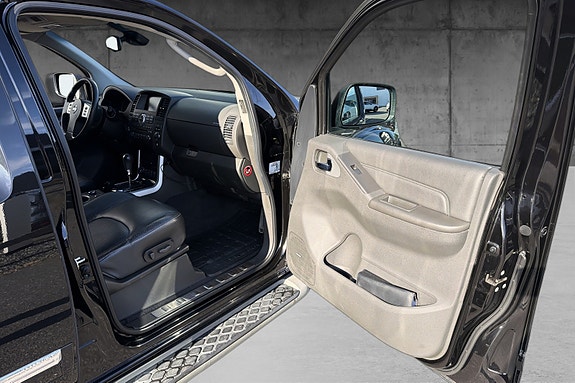 Nissan Pathfinder 10 of 15