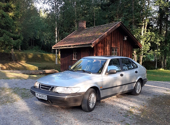 Saab 900 2 of 14