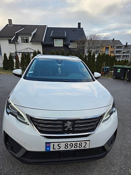 Peugeot 5008 2 of 30