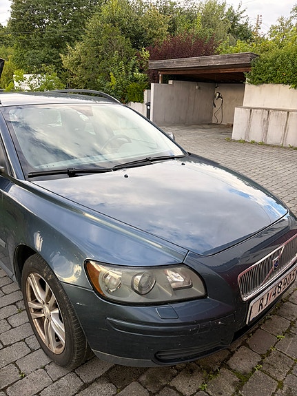 Volvo V50 3 of 7