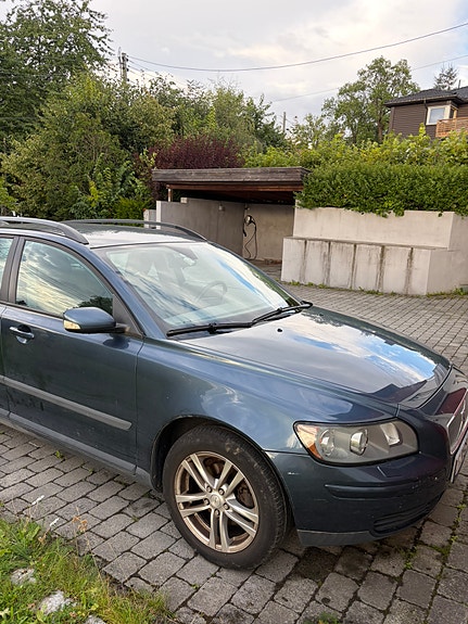 Volvo V50 2 of 7