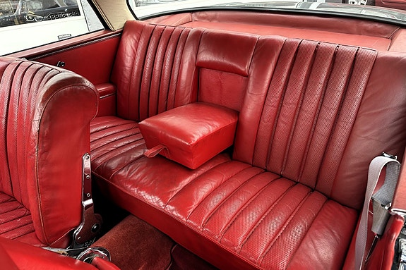 Mercedes-Benz 220 13 of 19