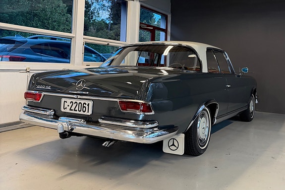 Mercedes-Benz 220 6 of 19