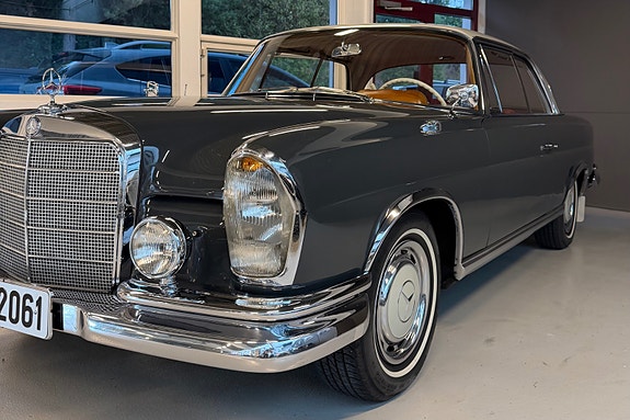 Mercedes-Benz 220 5 of 19