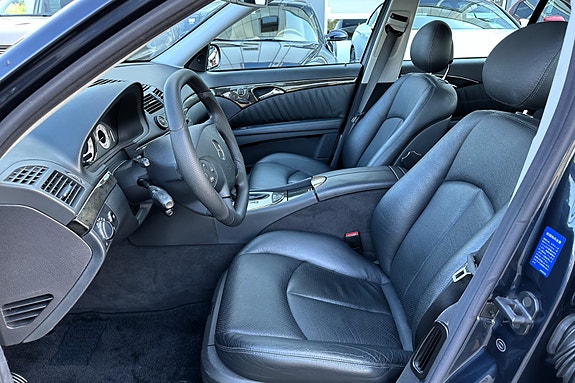 Mercedes-Benz E500 8 of 23