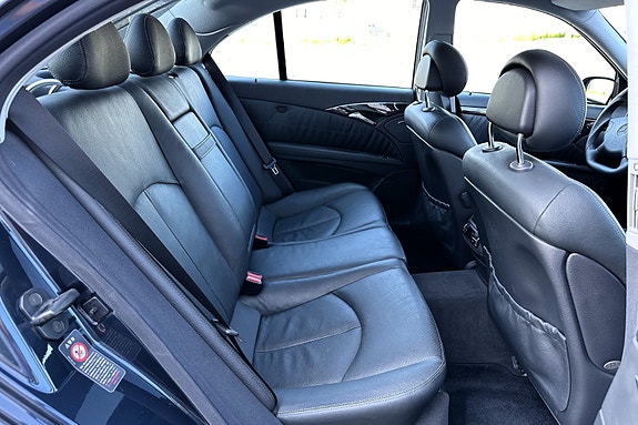 Mercedes-Benz E500 11 of 23