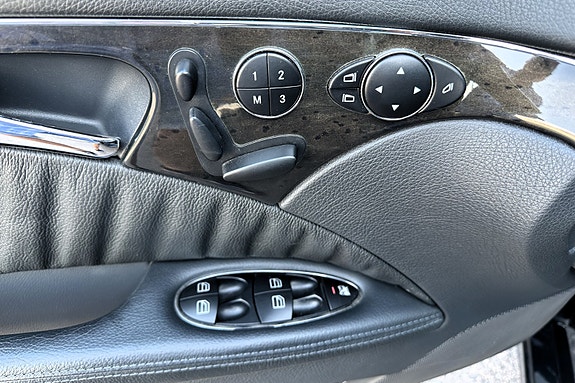 Mercedes-Benz E500 20 of 23