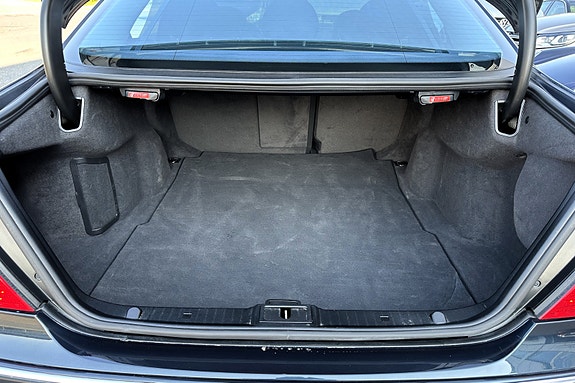 Mercedes-Benz E500 14 of 23