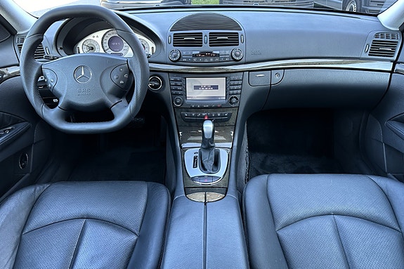 Mercedes-Benz E500 10 of 23