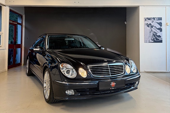 Mercedes-Benz E500 2 of 23