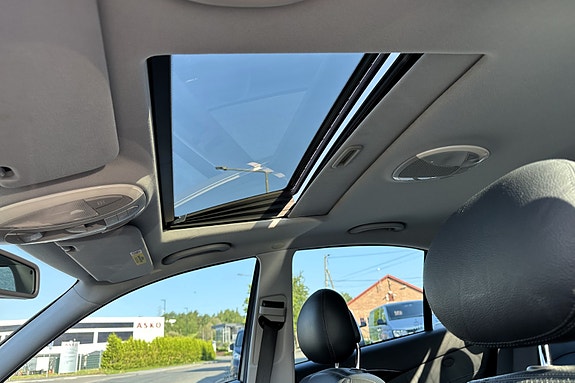 Mercedes-Benz E500 22 of 23