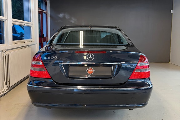Mercedes-Benz E500 6 of 23