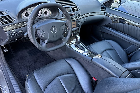 Mercedes-Benz E500 7 of 23