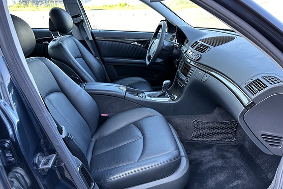 Mercedes-Benz E500 12 of 23