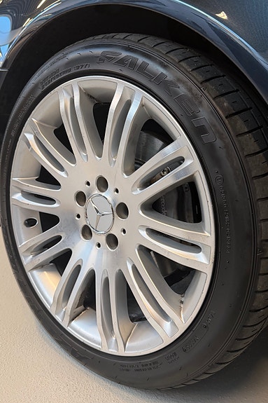 Mercedes-Benz E500 23 of 23