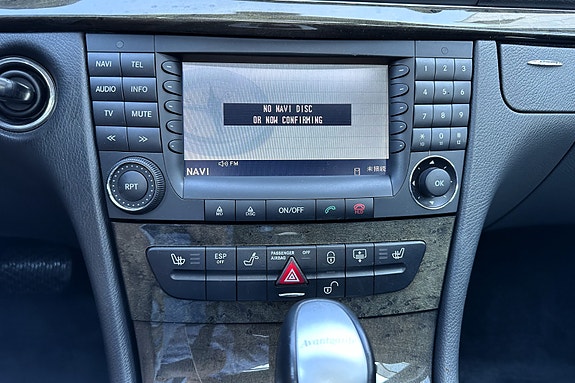 Mercedes-Benz E500 18 of 23