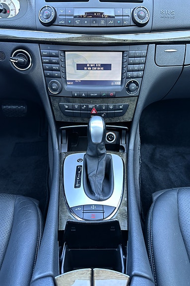 Mercedes-Benz E500 17 of 23