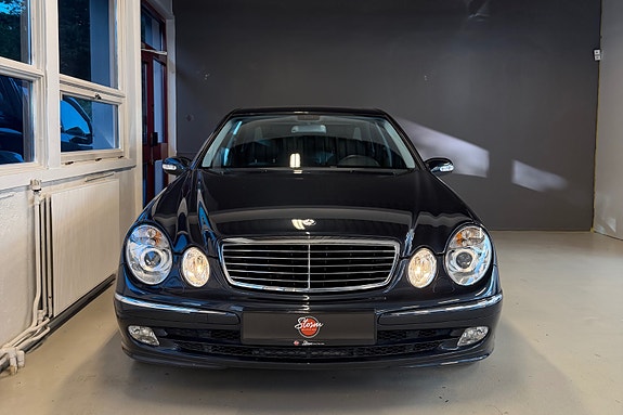 Mercedes-Benz E500 3 of 23
