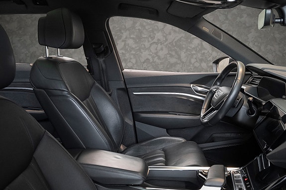 Audi e-tron 15 of 25