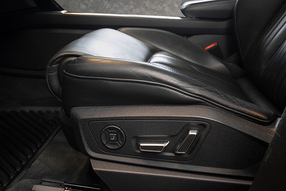 Audi e-tron 24 of 25