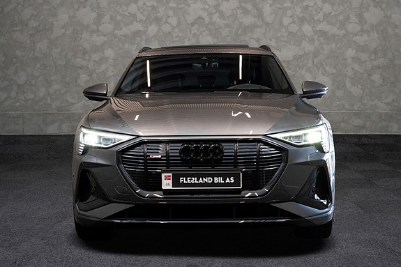 Audi e-tron 2 of 25