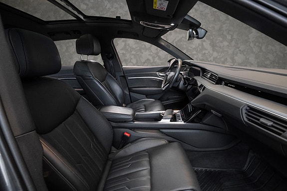 Audi e-tron 16 of 25