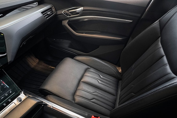 Audi e-tron 22 of 25