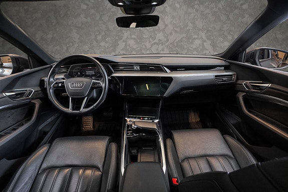 Audi e-tron 13 of 25