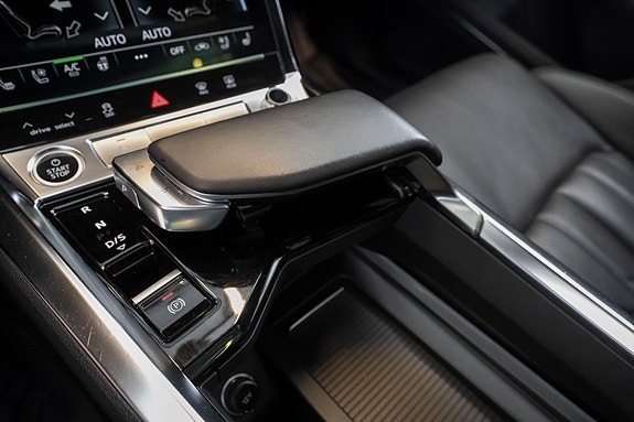 Audi e-tron 12 of 25