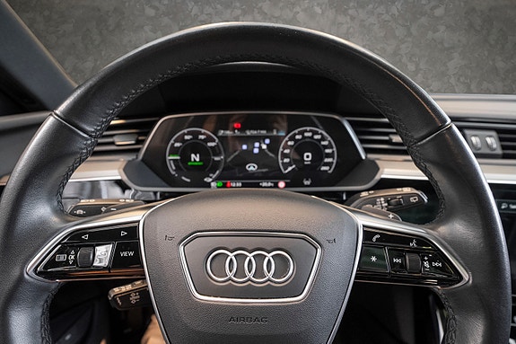 Audi e-tron 10 of 25