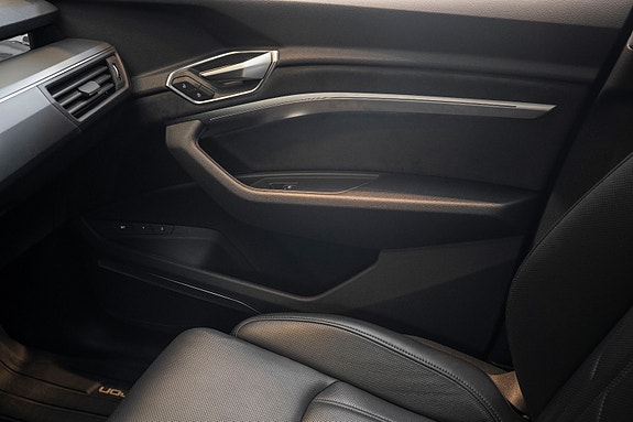 Audi e-tron 23 of 25
