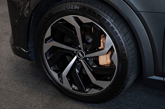 Audi e-tron 5 of 25