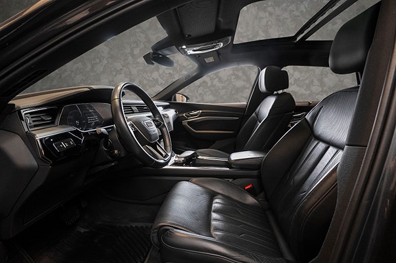 Audi e-tron 14 of 25
