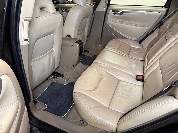 Volvo V70 22 of 30