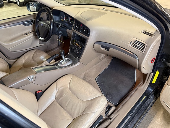 Volvo V70 25 of 30