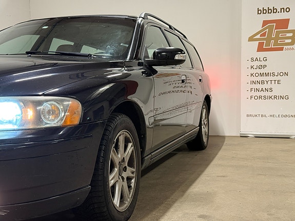 Volvo V70 3 of 30