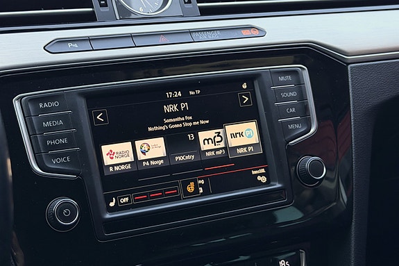 Volkswagen Passat 23 of 30